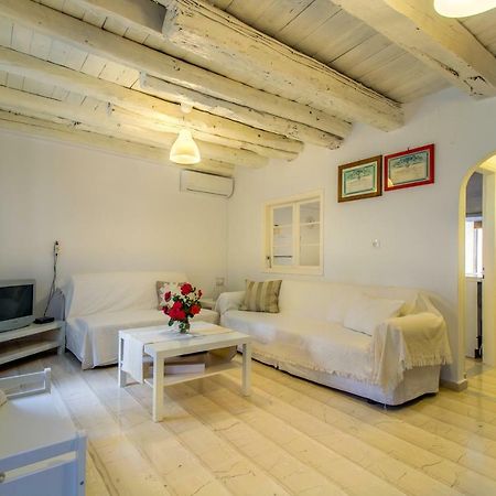 Central House Agrafoi 外观 照片